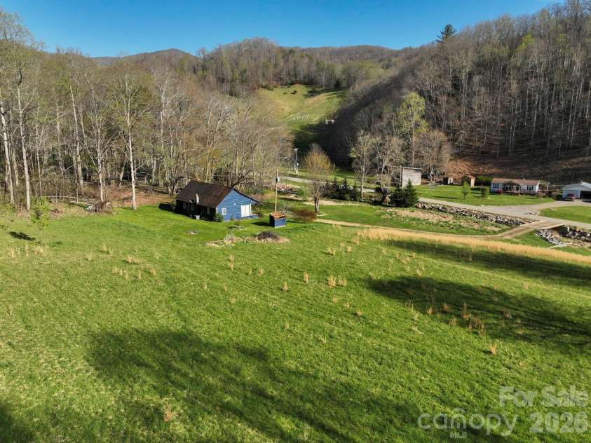 3041 Bald Mountain Road, Burnsville, NC 28714.  MLS# CAR4364365, YatesRealty ID 15856. 