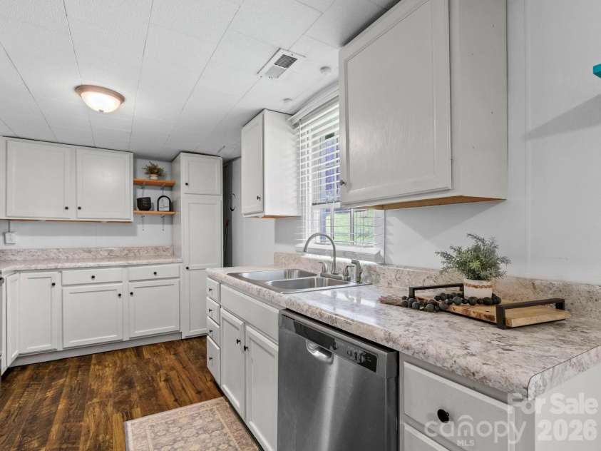3041 Bald Mountain Road, Burnsville, NC 28714.  MLS# CAR4364365, YatesRealty ID 15856. 