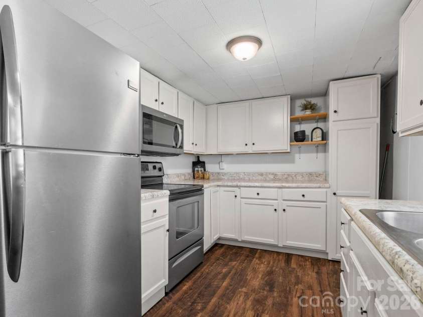 3041 Bald Mountain Road, Burnsville, NC 28714.  MLS# CAR4364365, YatesRealty ID 15856. 