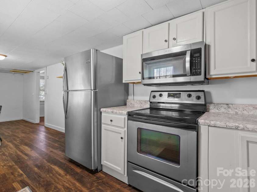 3041 Bald Mountain Road, Burnsville, NC 28714.  MLS# CAR4364365, YatesRealty ID 15856. 