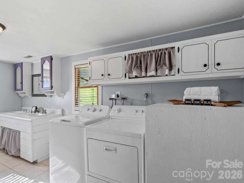 3041 Bald Mountain Road, Burnsville, NC 28714.  MLS# CAR4364365, YatesRealty ID 15856. 