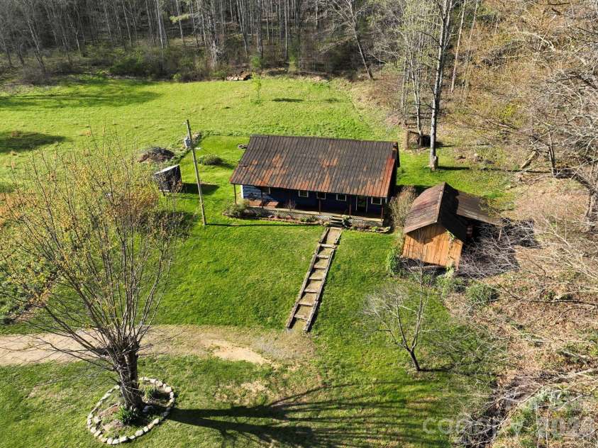 3041 Bald Mountain Road, Burnsville, NC 28714.  MLS# CAR4364365, YatesRealty ID 15856. 