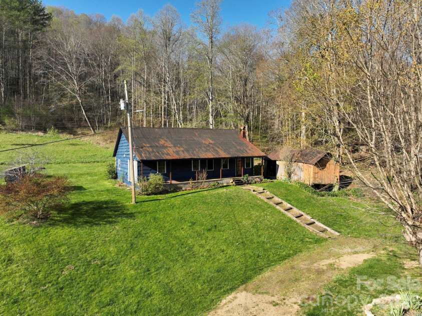 3041 Bald Mountain Road, Burnsville, NC 28714.  MLS# CAR4364365, YatesRealty ID 15856. 