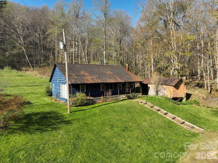 3041 Bald Mountain Road, Burnsville, NC 28714.  MLS# CAR4364365, YatesRealty ID 15856. 