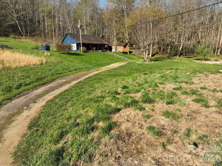 3041 Bald Mountain Road, Burnsville, NC 28714.  MLS# CAR4364365, YatesRealty ID 15856. 