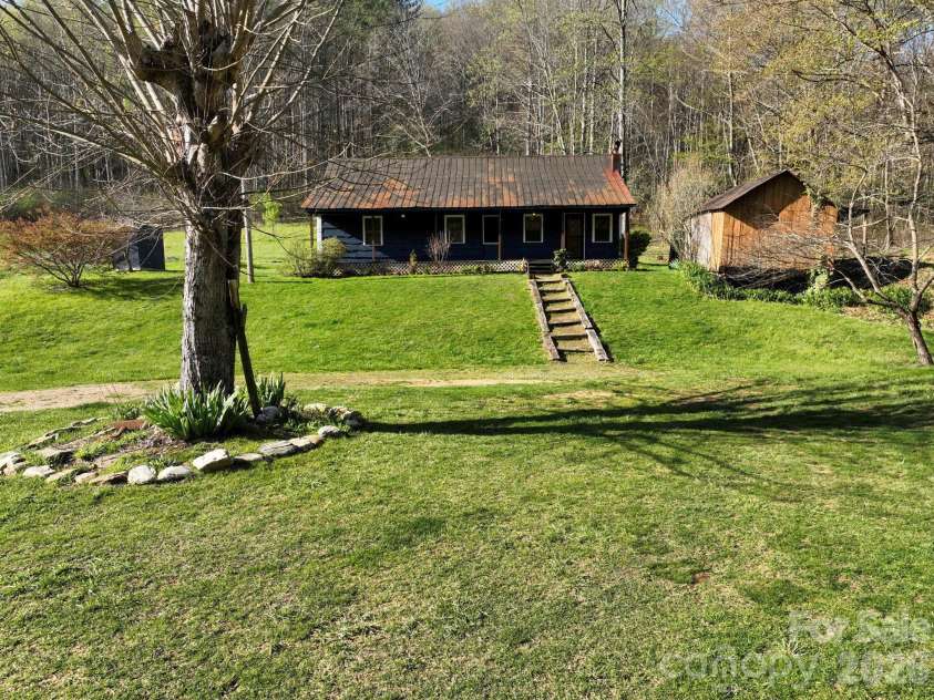 3041 Bald Mountain Road, Burnsville, NC 28714.  MLS# CAR4364365, YatesRealty ID 15856. 