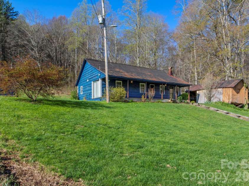 3041 Bald Mountain Road, Burnsville, NC 28714.  MLS# CAR4364365, YatesRealty ID 15856. 