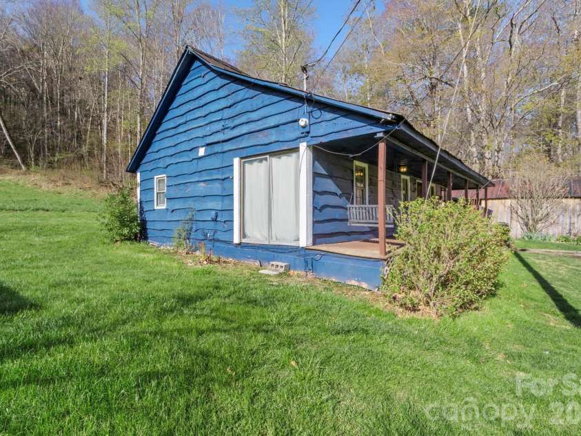 3041 Bald Mountain Road, Burnsville, NC 28714.  MLS# CAR4364365, YatesRealty ID 15856. 