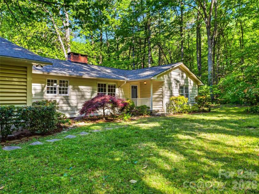 100 Hummingbird Lane, Columbus, NC 28722.  MLS# CAR4373226, YatesRealty ID 15857. 
