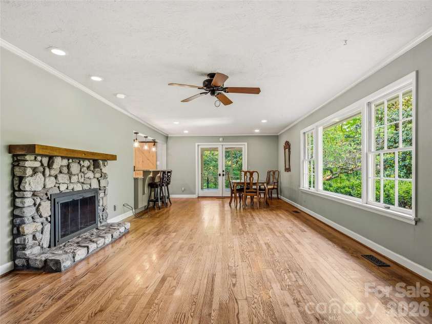 100 Hummingbird Lane, Columbus, NC 28722.  MLS# CAR4373226, YatesRealty ID 15857. 