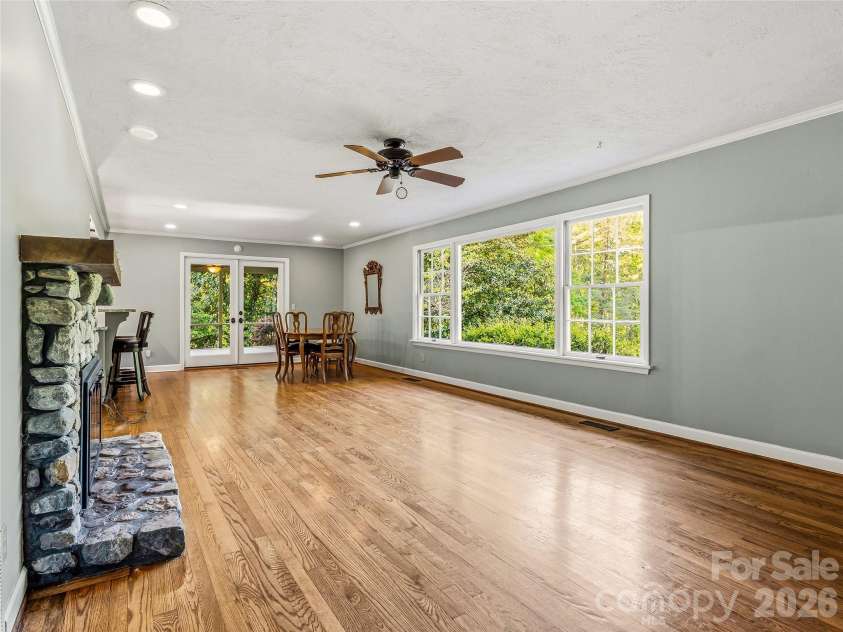 100 Hummingbird Lane, Columbus, NC 28722.  MLS# CAR4373226, YatesRealty ID 15857. 