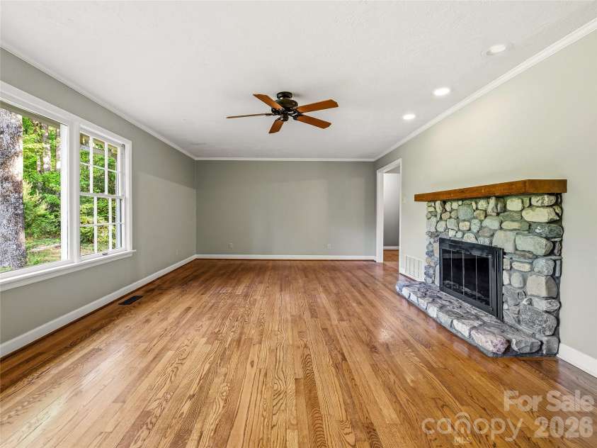 100 Hummingbird Lane, Columbus, NC 28722.  MLS# CAR4373226, YatesRealty ID 15857. 
