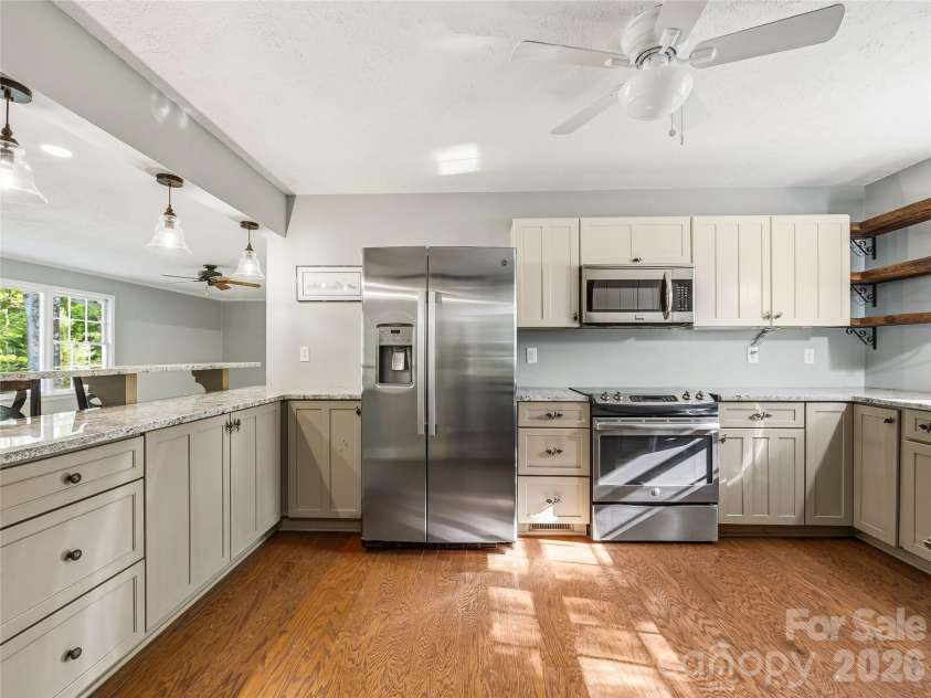 100 Hummingbird Lane, Columbus, NC 28722.  MLS# CAR4373226, YatesRealty ID 15857. 