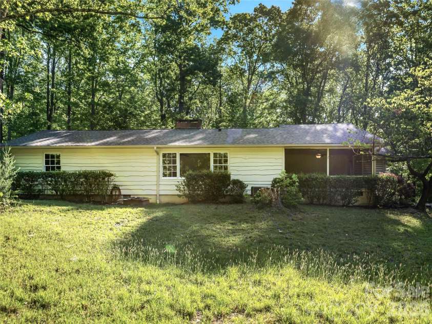 100 Hummingbird Lane, Columbus, NC 28722.  MLS# CAR4373226, YatesRealty ID 15857. 