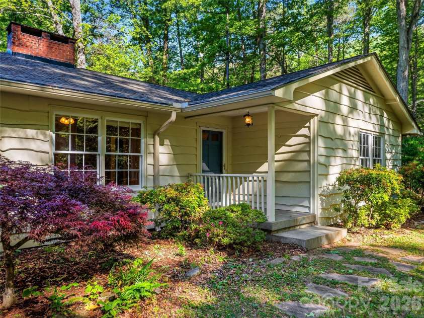 100 Hummingbird Lane, Columbus, NC 28722.  MLS# CAR4373226, YatesRealty ID 15857. 