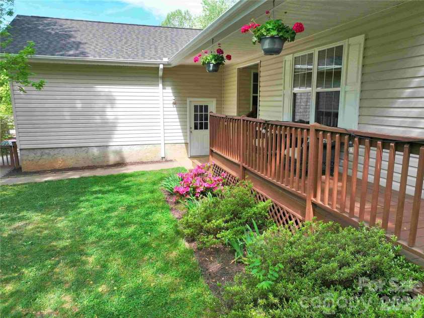 1 Mosers Place, Candler, NC 28715.  MLS# CAR4361004, YatesRealty ID 15858. 