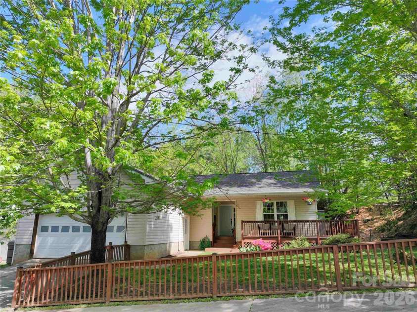 1 Mosers Place, Candler, NC 28715.  MLS# CAR4361004, YatesRealty ID 15858. 