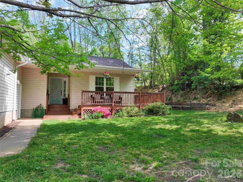 1 Mosers Place, Candler, NC 28715.  MLS# CAR4361004, YatesRealty ID 15858. 