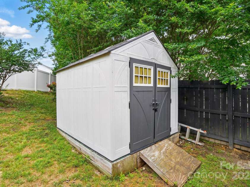 8833 Cavonnier Lane, Charlotte, NC 28216.  MLS# CAR4254092, YatesRealty ID 15858. Additional storage shed