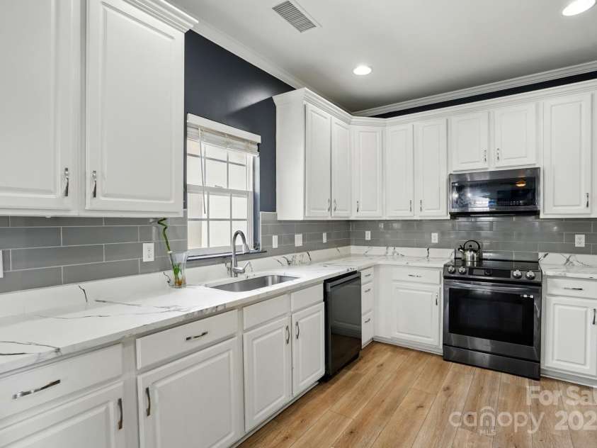 8833 Cavonnier Lane, Charlotte, NC 28216.  MLS# CAR4254092, YatesRealty ID 15858. Quartz countertops
