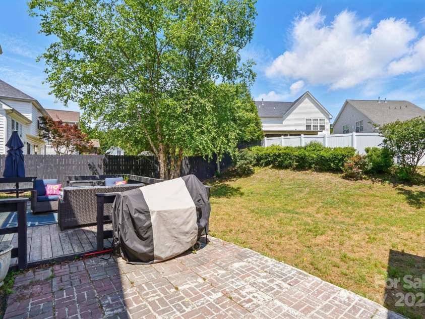 8833 Cavonnier Lane, Charlotte, NC 28216.  MLS# CAR4254092, YatesRealty ID 15858. Stone pavers