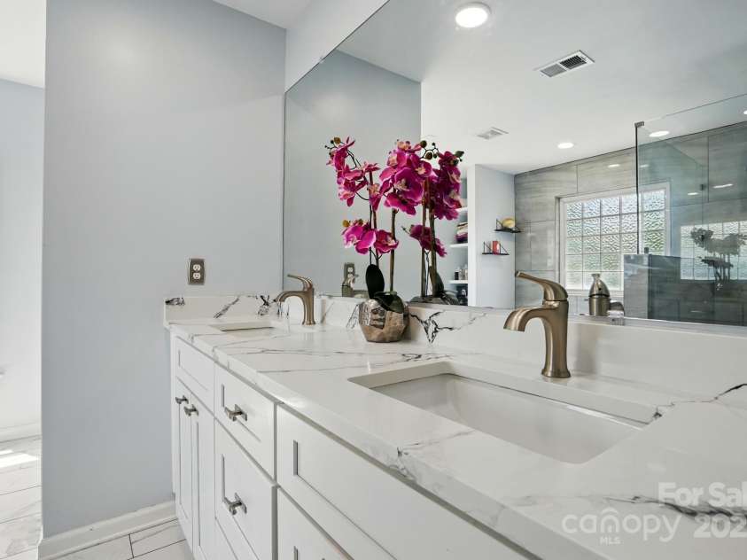 8833 Cavonnier Lane, Charlotte, NC 28216.  MLS# CAR4254092, YatesRealty ID 15858. Upgraded primary bathroom w/ dual vanity quartz countertops