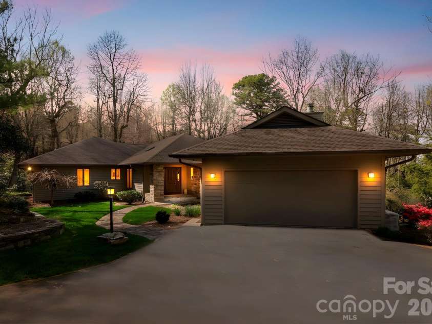 100 Elmridge Drive, Flat Rock, NC 28731.  MLS# CAR4366738, YatesRealty ID 15859. 100 Elmridge Drive