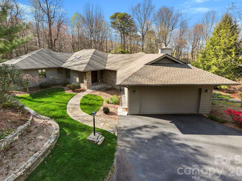 100 Elmridge Drive, Flat Rock, NC 28731.  MLS# CAR4366738, YatesRealty ID 15859. 