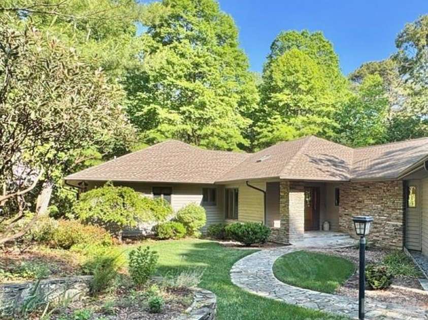100 Elmridge Drive, Flat Rock, NC 28731.  MLS# CAR4366738, YatesRealty ID 15859. Welcome to 100- Elmridge! 
