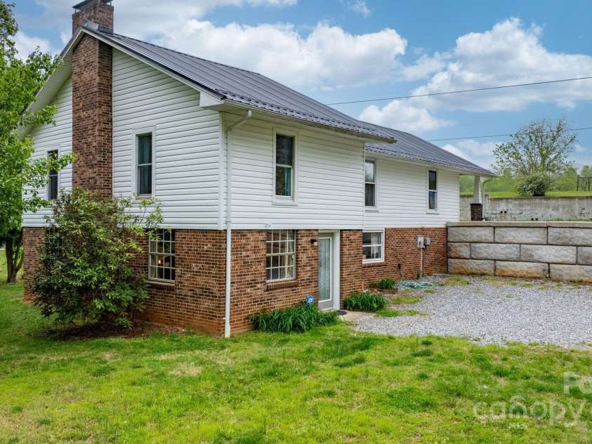 1040 Orchard Street, Valdese, NC 28690.  MLS# CAR4246537, YatesRealty ID 15859. 