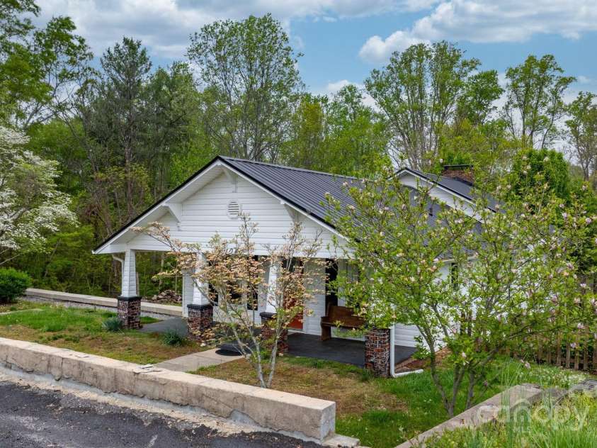 1040 Orchard Street, Valdese, NC 28690.  MLS# CAR4246537, YatesRealty ID 15859. 
