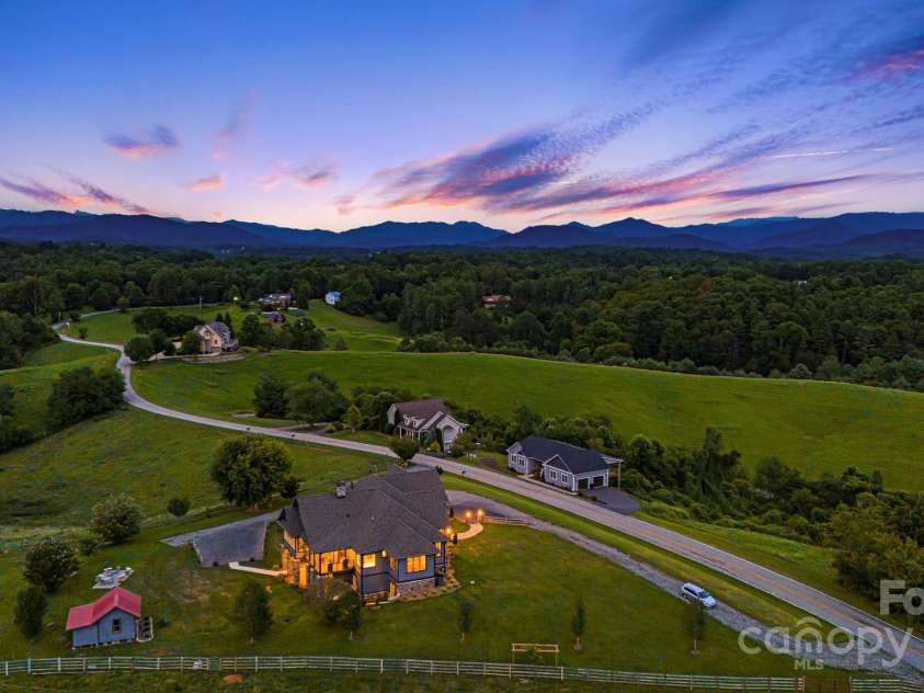 360 Turkey Branch Road, Mars Hill, NC 28754.  MLS# CAR4218460, YatesRealty ID 1586. Easy living in Mars Hill.