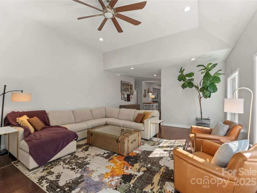 212 Bacon Avenue, Charlotte, NC 28208.  MLS# CAR4218229, YatesRealty ID 15860. 