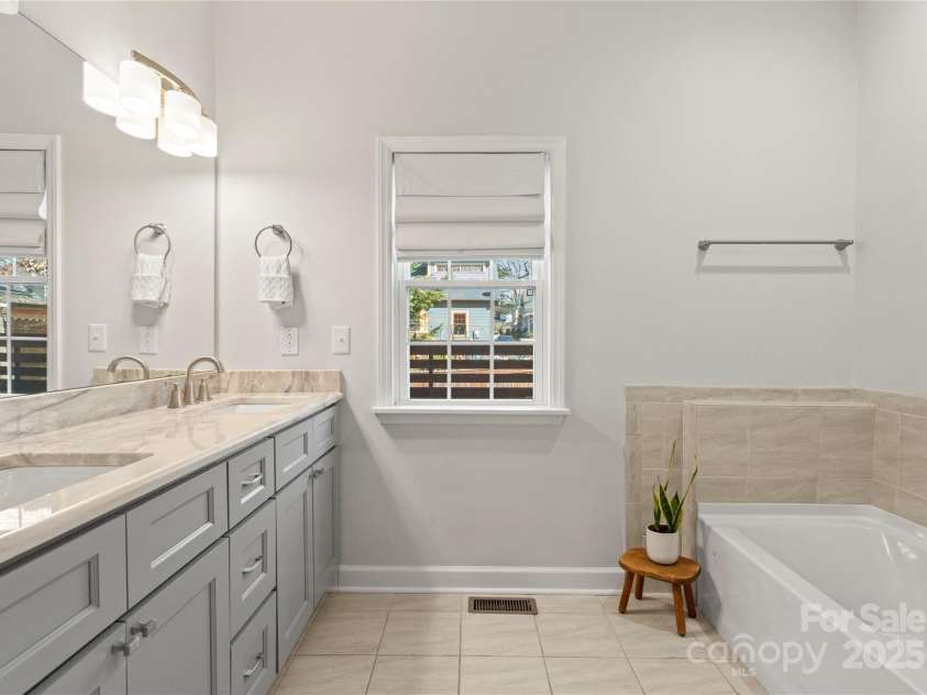 212 Bacon Avenue, Charlotte, NC 28208.  MLS# CAR4218229, YatesRealty ID 15860. 