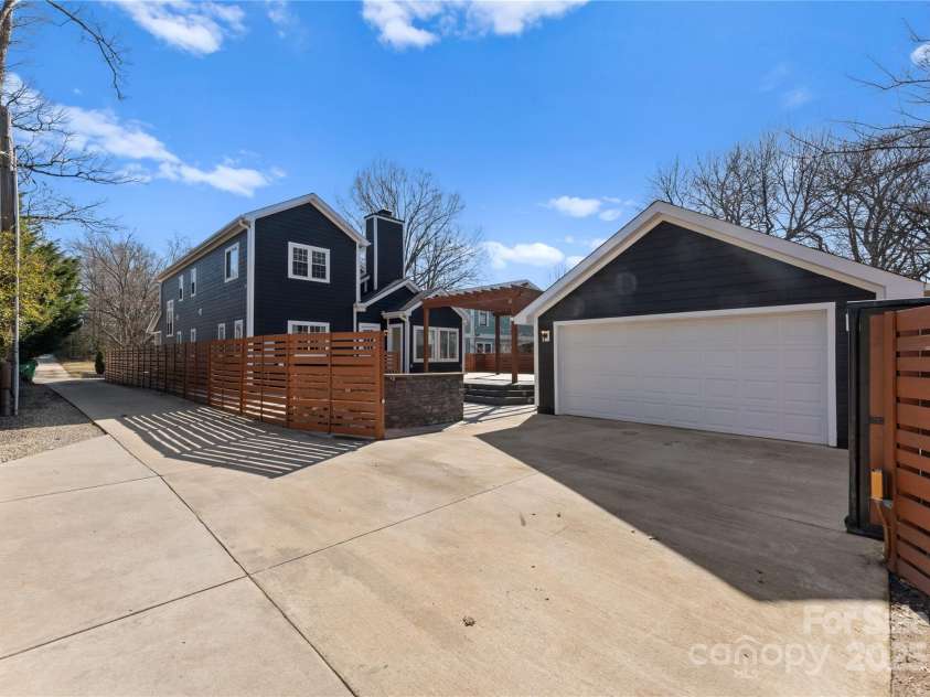 212 Bacon Avenue, Charlotte, NC 28208.  MLS# CAR4218229, YatesRealty ID 15860. 