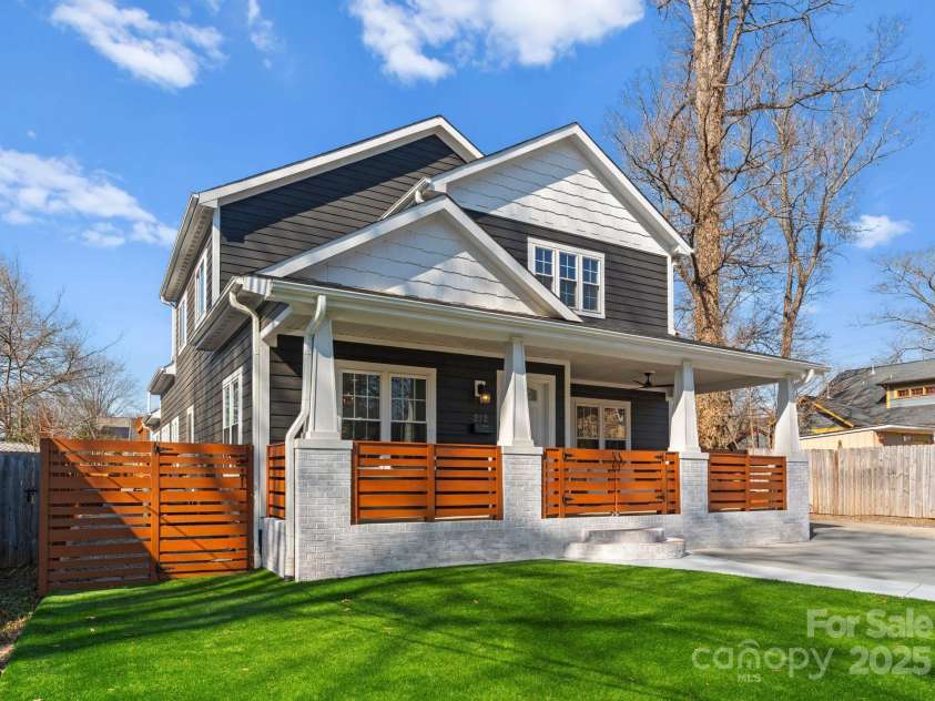 212 Bacon Avenue, Charlotte, NC 28208.  MLS# CAR4218229, YatesRealty ID 15860. 