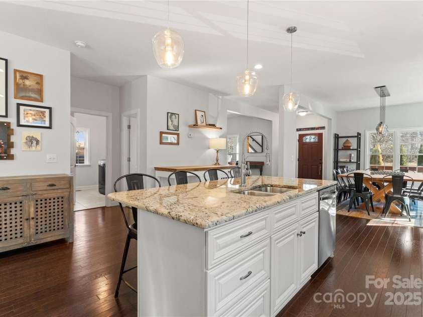 212 Bacon Avenue, Charlotte, NC 28208.  MLS# CAR4218229, YatesRealty ID 15860. 