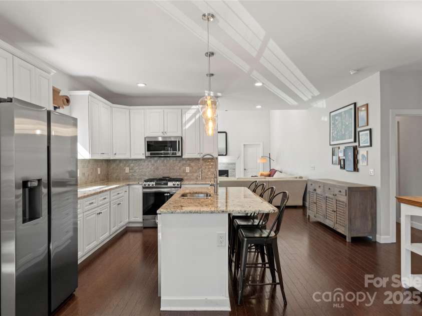 212 Bacon Avenue, Charlotte, NC 28208.  MLS# CAR4218229, YatesRealty ID 15860. 