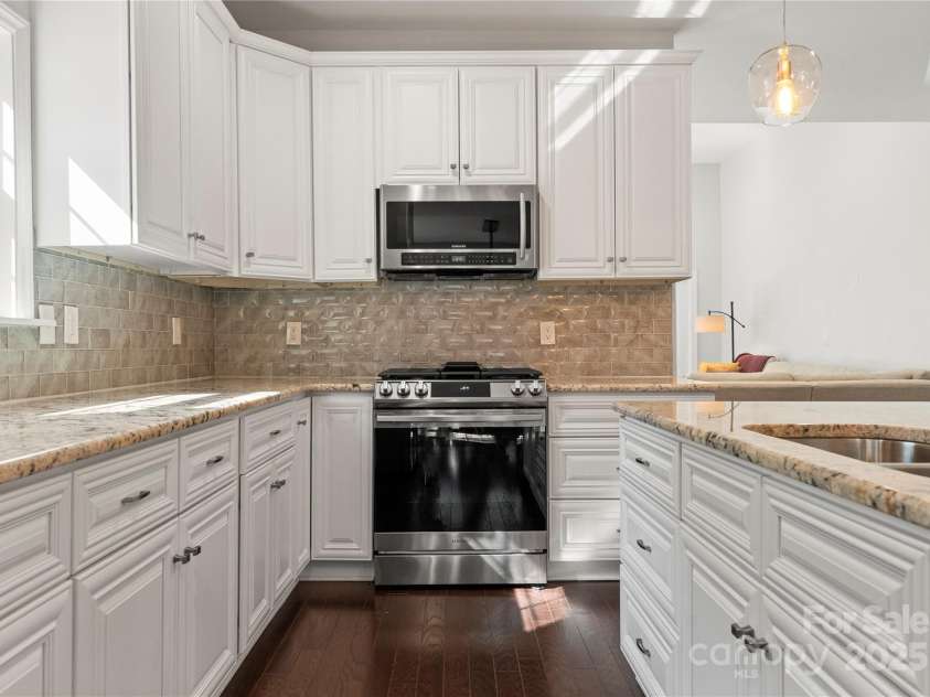 212 Bacon Avenue, Charlotte, NC 28208.  MLS# CAR4218229, YatesRealty ID 15860. 