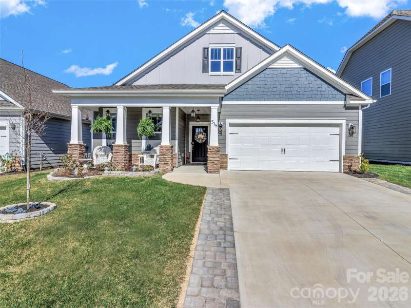 515 Fox Cove Road, Hendersonville, NC 28792.  MLS# CAR4361819, YatesRealty ID 15860. 