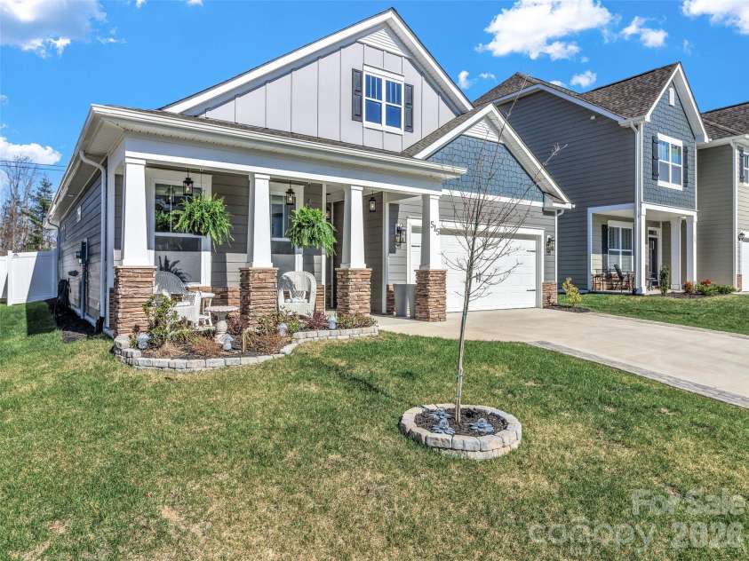 515 Fox Cove Road, Hendersonville, NC 28792.  MLS# CAR4361819, YatesRealty ID 15860. 