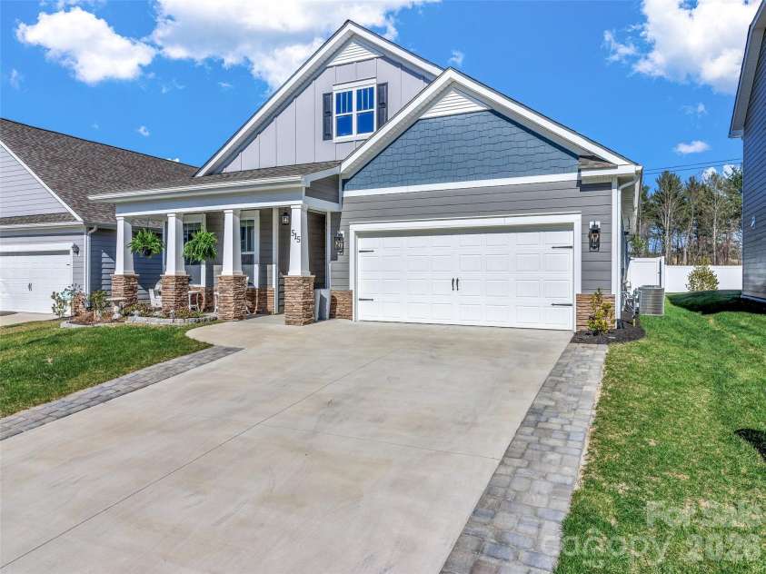 515 Fox Cove Road, Hendersonville, NC 28792.  MLS# CAR4361819, YatesRealty ID 15860. 