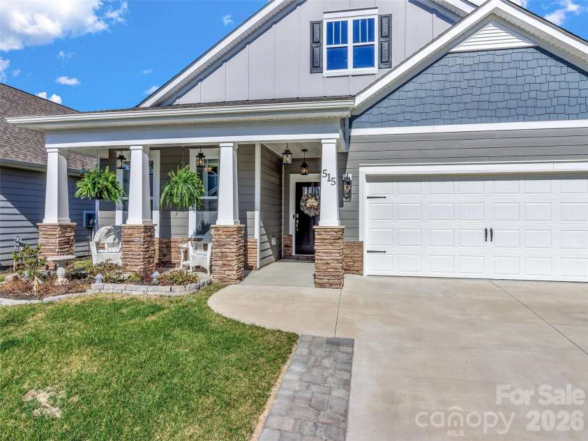 515 Fox Cove Road, Hendersonville, NC 28792.  MLS# CAR4361819, YatesRealty ID 15860. 
