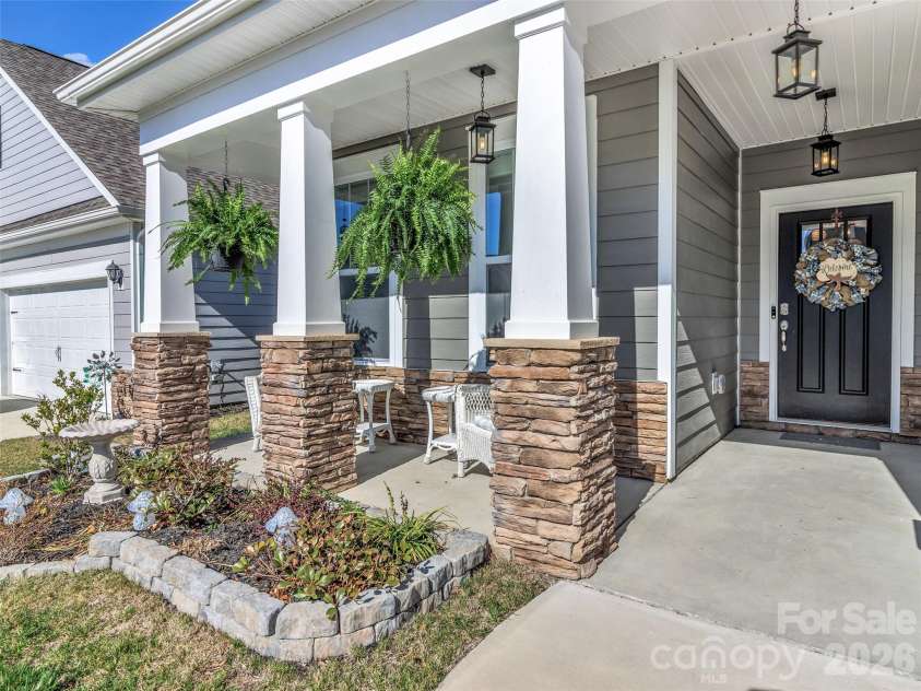 515 Fox Cove Road, Hendersonville, NC 28792.  MLS# CAR4361819, YatesRealty ID 15860. 