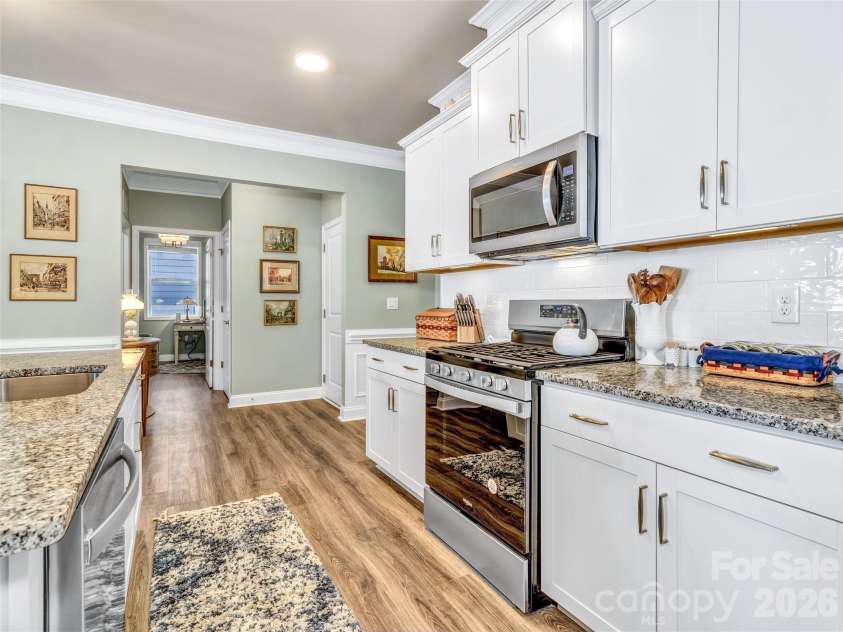 515 Fox Cove Road, Hendersonville, NC 28792.  MLS# CAR4361819, YatesRealty ID 15860. 