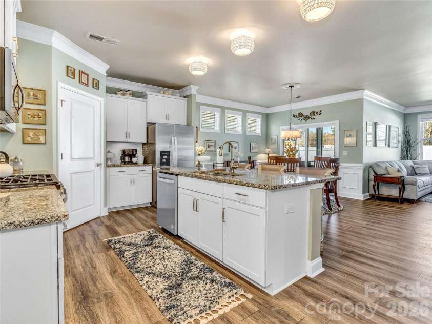 515 Fox Cove Road, Hendersonville, NC 28792.  MLS# CAR4361819, YatesRealty ID 15860. 