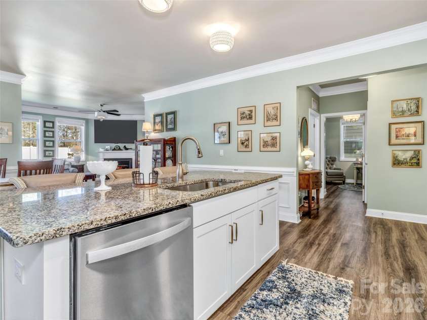515 Fox Cove Road, Hendersonville, NC 28792.  MLS# CAR4361819, YatesRealty ID 15860. 