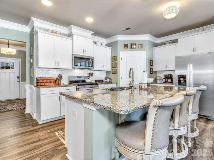 515 Fox Cove Road, Hendersonville, NC 28792.  MLS# CAR4361819, YatesRealty ID 15860. 