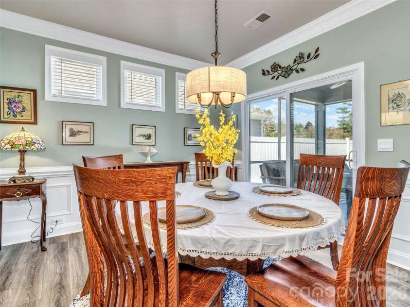 515 Fox Cove Road, Hendersonville, NC 28792.  MLS# CAR4361819, YatesRealty ID 15860. 