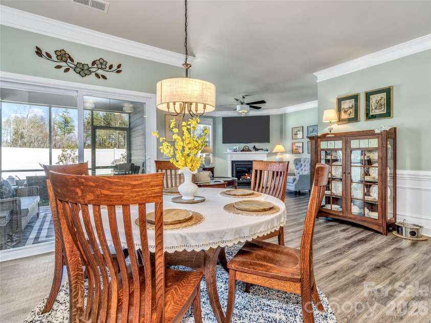515 Fox Cove Road, Hendersonville, NC 28792.  MLS# CAR4361819, YatesRealty ID 15860. 